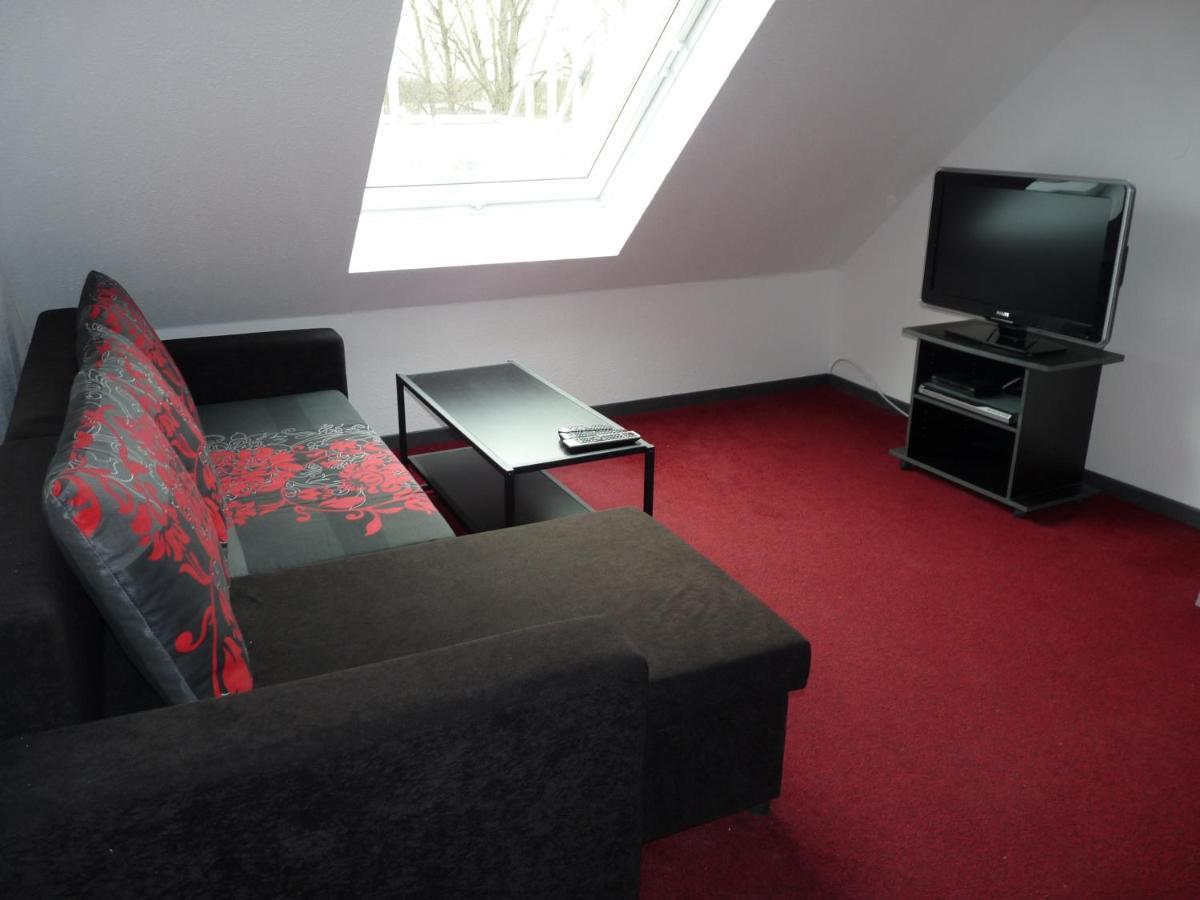 Ferienwohnung In Duesseldorf Hassel Bagian luar foto